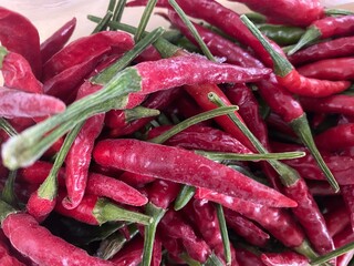 冷凍保存し赤唐辛子。大量の鷹の爪クローズアップ