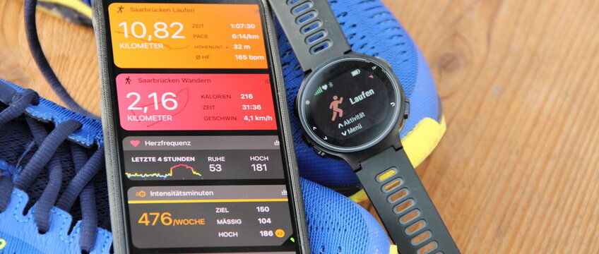 a fitness watch and a smartphone with the text "heart rate, calories, jogging and time"