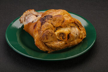 Baked pork knuckle with spices