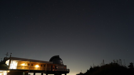 天文台と星空
