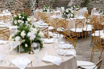 Wedding decorations. Plates are white with a gold frame. Gold cutlery.