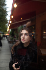 Mädchen in Berlin mit Maske 2020