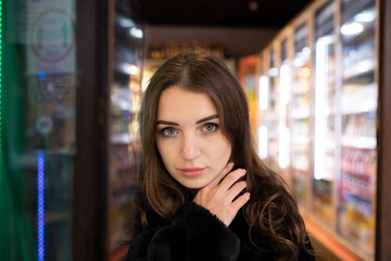 Mädchen in Berlin mit Maske 2020