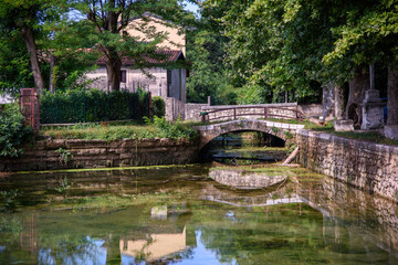 Fototapeta na wymiar Impressive panorama with an artificial lake with a brick bridge of Roman origin.
