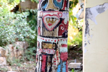 Murals on the palm tree trunk, in an abandoned house from the 19th century, with hooks for hanging objects. Execution of homeless people.