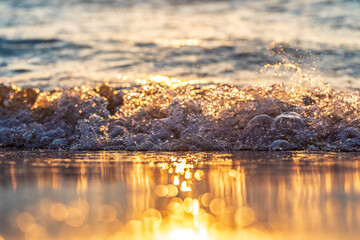 Sea waves splashing on beach sand HD wallpaper 