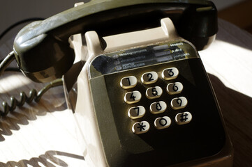 ancien téléphone fixe 