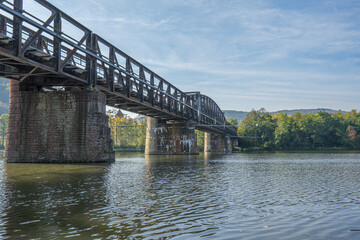 Fototapeta na wymiar Miltenberger Eisenbahnbrücke