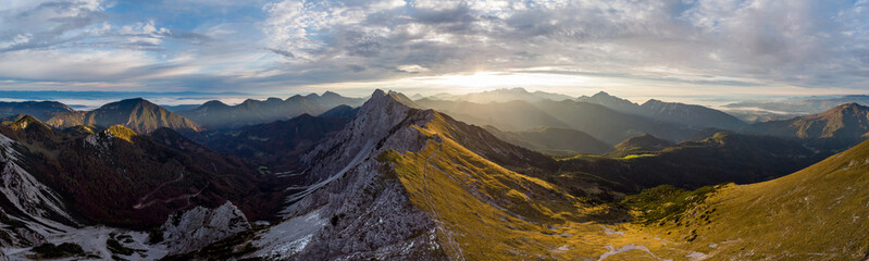 Naklejka premium Spectacular mountain ridge viewed from above at sunrise.
