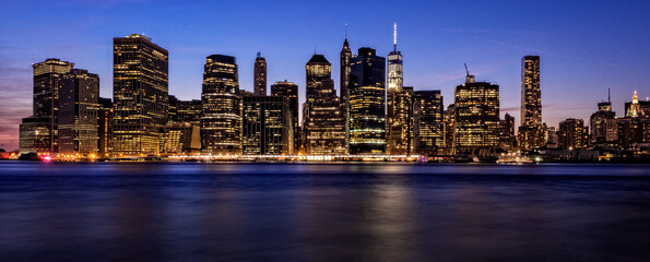 Obraz na płótnie Canvas New York - Panoramic view of Manhattan Skyline by night