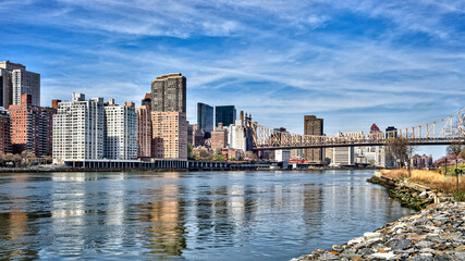 Fototapeta na wymiar Queensboro Bridge connecting Midtown Manhattan to Roosevelt Island over the East River in New York City