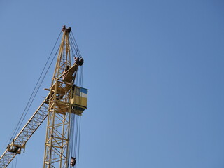 Fototapeta na wymiar crane on a construction site