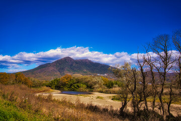 秋空に青い空と雲,筑波山の雄大な景色