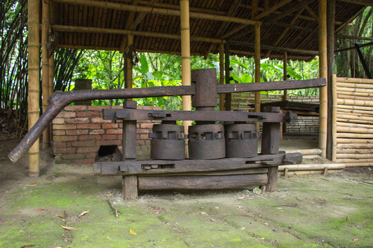 Trapiche antiguo para sacar jugo de la ca&ntilde;a de az&uacute;car