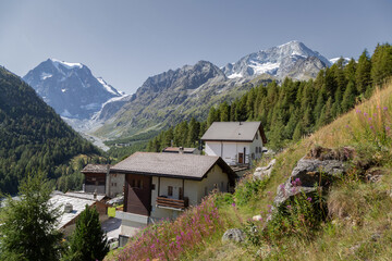 Randonnée dans la vallée d'Arolla en Suisse