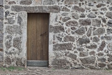 Fototapeta na wymiar Old door of an abandoned house