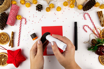 DIY step-by-step instructions for a Christmas card with children. Volumetric snowman on a postcard...