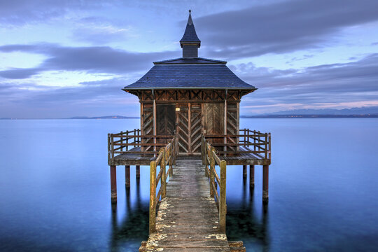 Little house on stilts by the lake - Pavillon des Bains, Gorgier, Switzerland