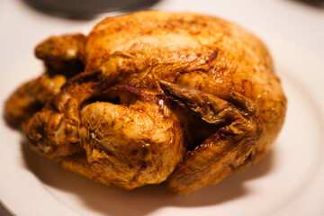 焼きたてのローストチキン