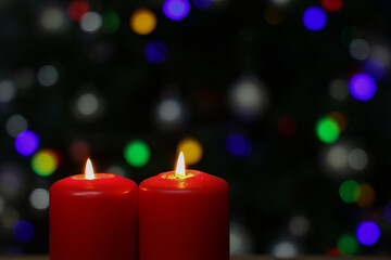 Obraz na płótnie Canvas Burning red advent candles on dark background
