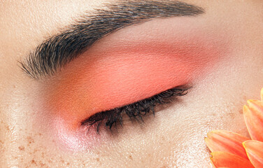 Pinky Macro eye make-up. 