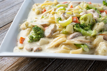 A view of a plate of fettuccine prima vera.