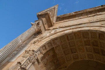 Fototapeta premium The Arch of Septimius Severus in the archaeological site of Leptis Magna, Libya