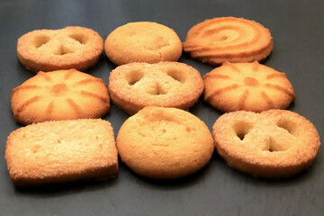 biscotti su sfondo nero, cookies on black background