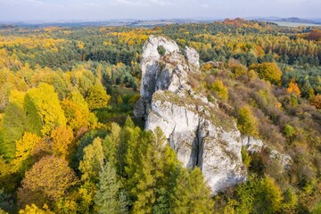 The Great Window, also known as the Large Window, is a group of limestone rocks located in Piaseczno in the Kroczyce commune, in Zawiercie County, in the Silesian Province - obrazy, fototapety, plakaty