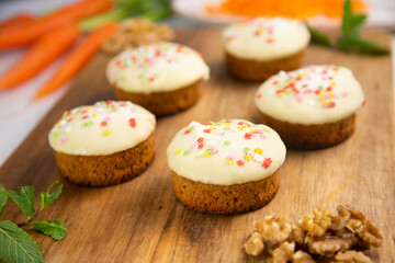 Mini carrot cake with white chocolate cover and sprinkles