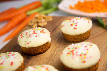 Mini carrot cake with white chocolate cover and sprinkles