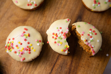 Mini carrot cake with white chocolate cover and sprinkles