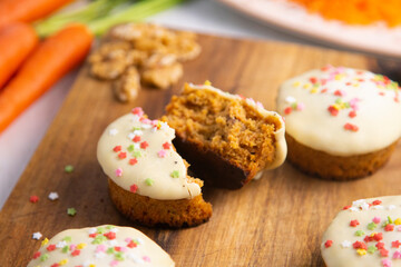 Mini carrot cake with white chocolate cover and sprinkles