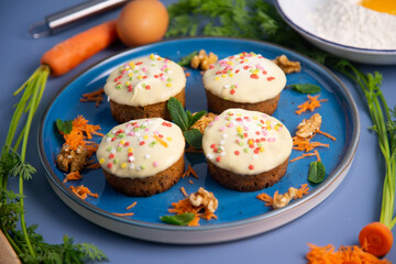 Mini carrot cake with white chocolate cover and sprinkles