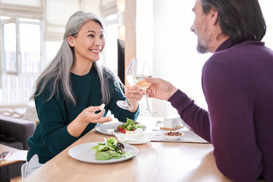 Man saying pledge while looking at his gorgeous wife - Powered by Adobe