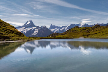 Fototapeta na wymiar Panorama lac de Bachalp depuis le sommet Faulhorn