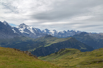 Fototapeta na wymiar Panorama sur tout l'Oberland bernois depuis Faulhorn