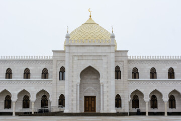 Fototapeta na wymiar Bulgarian settlement. White Muslim mosque of the Bulgarians on a cloudy spring day in Bolgar.