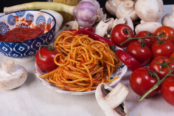 spaghetti pasta with tomatoes sauce - 394468760