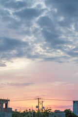 Fototapeta premium Clima nublado en los suburbios 