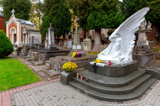 Lviv. Lychakiv cemetery.