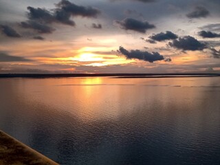 entardecer a beira rio Negro 