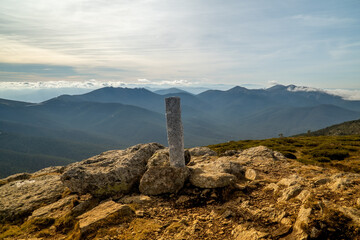 Monta&ntilde;a Cubierta por las nubes