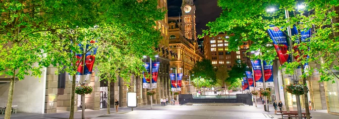 Plaid avec motif Sydney SYDNEY - NOVEMBER 6, 2015: Martin Place at night in Central Business District