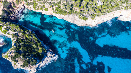 Luftaufnahme, Cala d'es Moro, Felsenküste bei Cala de s'Almonia, Naturschutzgebiet  Cala Llombards, Mallorca, Balearen, Spanien