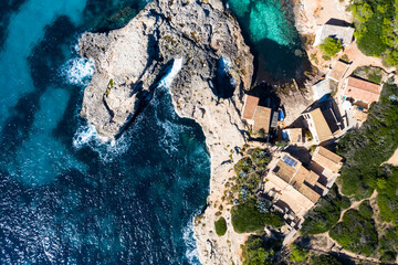 Luftaufnahme, Cala d'es Moro, Felsenküste bei Cala de s'Almonia, Naturschutzgebiet  Cala Llombards, Mallorca, Balearen, Spanien