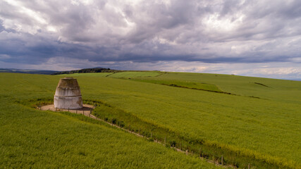 Obraz premium landscape with dovecot in a field on moray coast