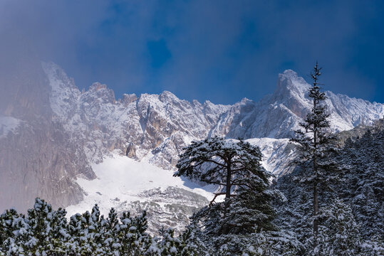 Schneebedeckte Mieminger Berge