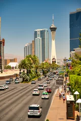 Crédence de cuisine en verre imprimé Las Vegas LAS VEGAS - JULY 1, 2018: View of The Strip and traffic on a sunny summer day