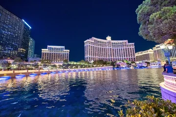 Gordijnen LAS VEGAS, NV - JUNE 29, 2018: Night lights of Bellagio Hotel in The Strip. This is the famous city road full of Casinos and Hotels © jovannig